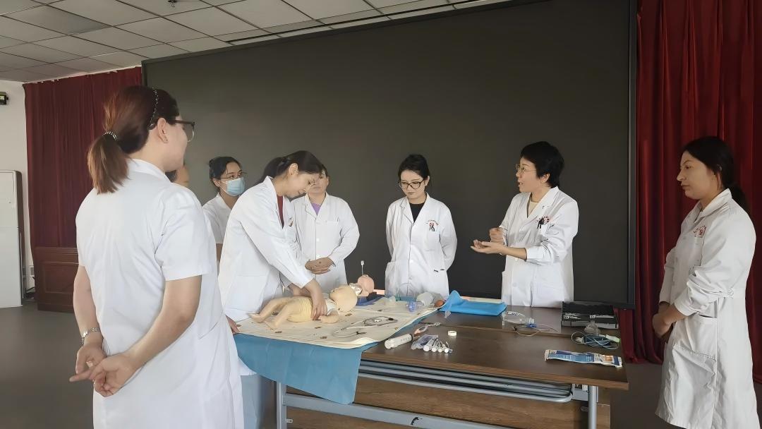 北京地坛医院“小组团援疆”工作启动